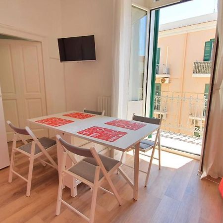 Un Faro Nel Mare - Casa Vacanze Барі Екстер'єр фото