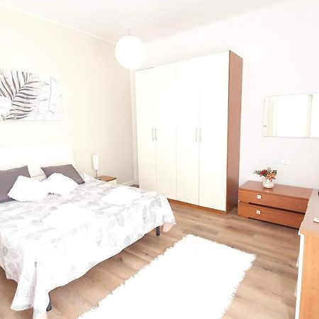 Un Faro Nel Mare - Casa Vacanze Барі Екстер'єр фото