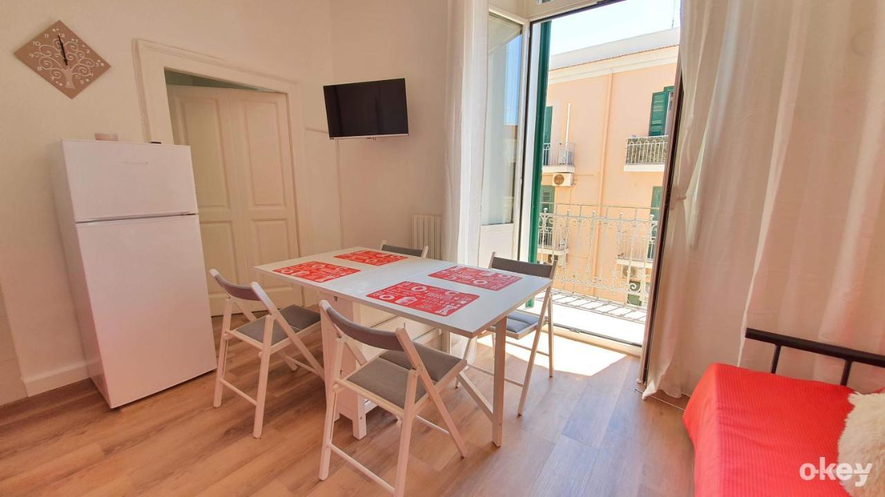 Un Faro Nel Mare - Casa Vacanze Барі Екстер'єр фото